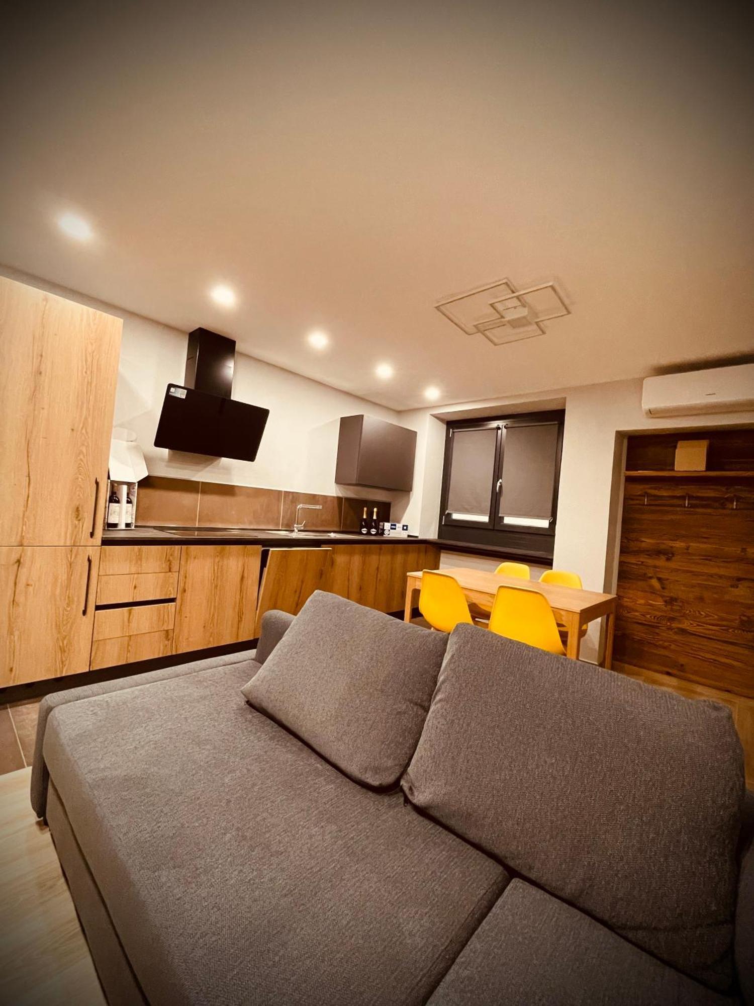 Alpine Hut Apartment Pont-Saint-Martin Exterior photo